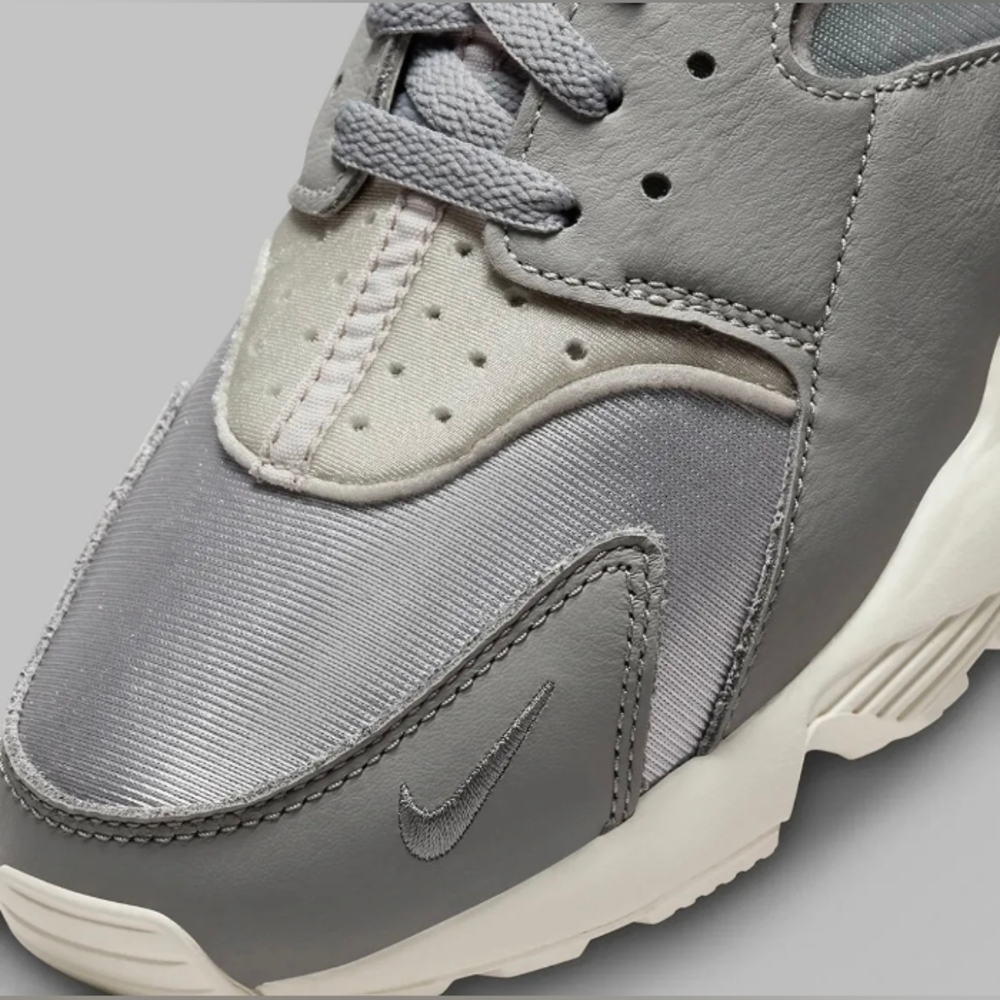 Nike Air Huarache Light Smoke Grey/Flat Pewter/Light Iron Ore FB8988-001 Size 12 - Picture 4 of 7
